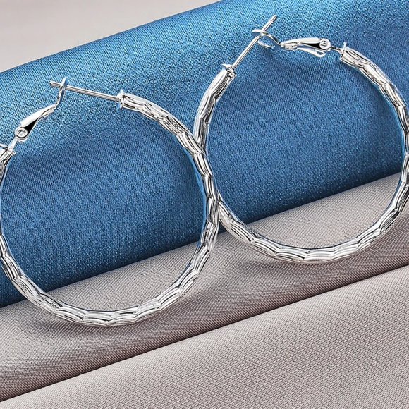 Beautiful .925 Sterling Silver 40mm Wave Stripes Round Hoop Earrings - Picture 3 of 6